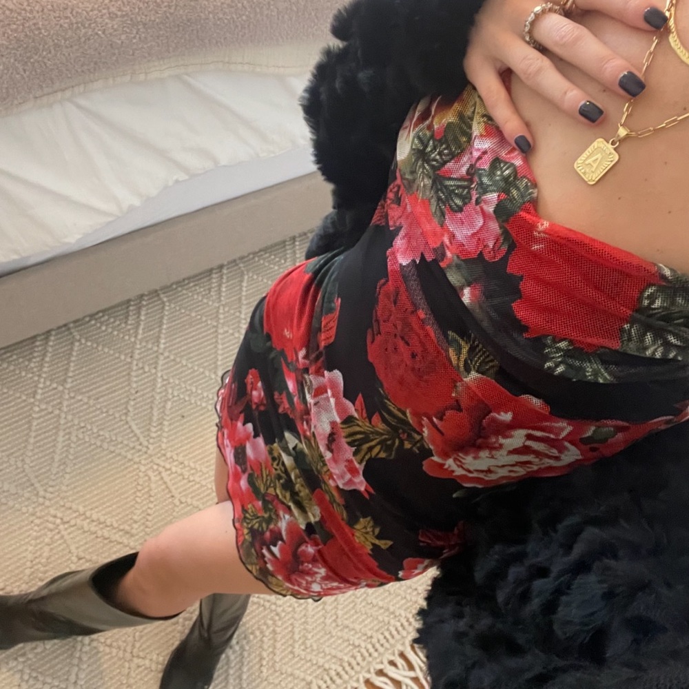 Red roses dress